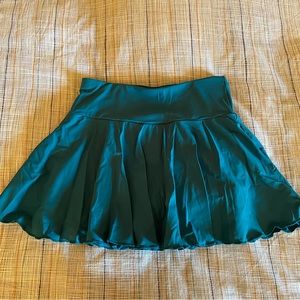 NWOT Turquoise athleisure skirt with inner shorts and pockets